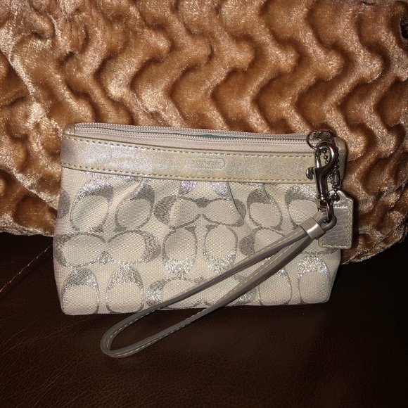 Coach Handbags - Coach wristlet
